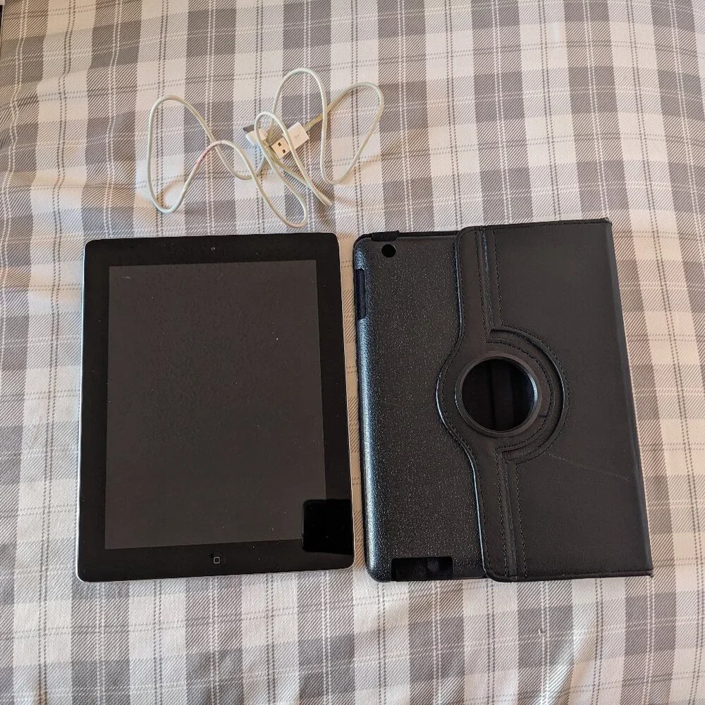 Defective Apple iPad (2nd Generation) A1395 16 GB, Wi-Fi, 9.7 in - Black Screen